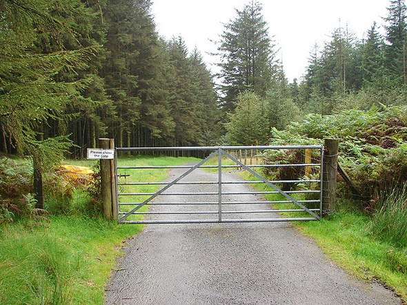 Photo 6"x4" Gated road in Cwmerfyn Cwmerfyn c2008