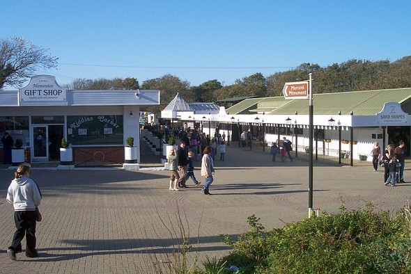 Photo 6"x4" Alum Bay Tourist Attraction Totland c2005