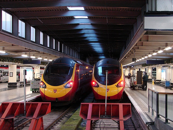 Photo 6"x4" Pendolinos at Euston London c2008