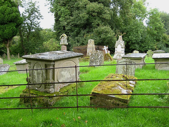 Photo 6"x4" Gravestones and medieval cross, St Dubricius Kynaston\/SO5427 c2008
