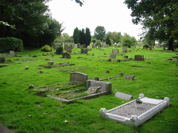 Photo 6"x4" Graveyard at Lyminge church Broad Street\/TR1640 c2008