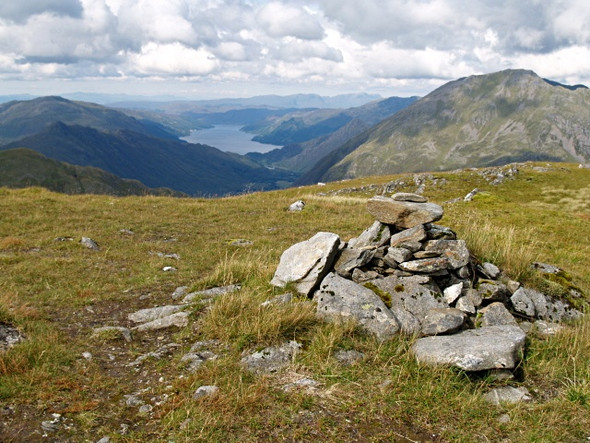 Photo 6"x4" Summit cairn, Sgurr Beag, looking NW Sg\u00f9rr Beag\/NG9910 c2008