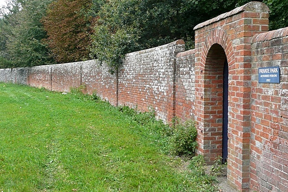 Photo 6"x4" Englefield estate wall Parker's Corner c2008
