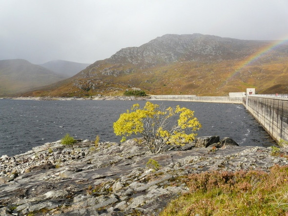 Photo 6"x4" The Mullardoch dam - with rainbow Loch a' Bh\u00e0na c2008
