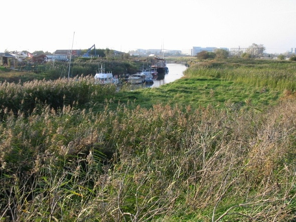 Photo 6"x4" Boats moored on the River Stour Sandwich c2008