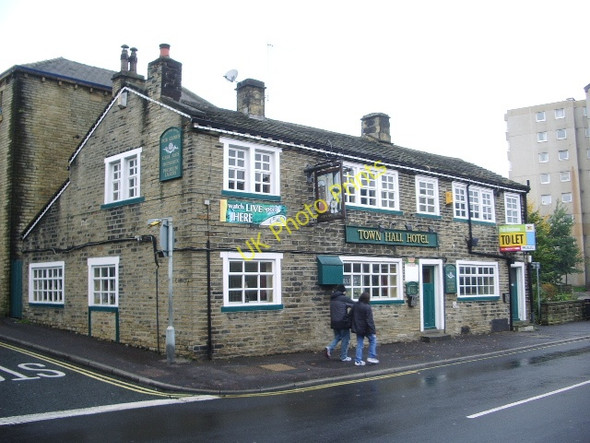 Photo 6"x4" Town Hall Hotel, Huddersfield Road Elland c2008