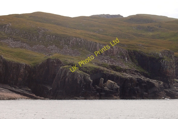 Photo 6"x4" North coast of Rum A' Mharagach c2007