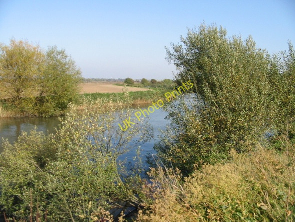 Photo 6"x4" A view of the Great Stour Wall End\/TR2363 c2008