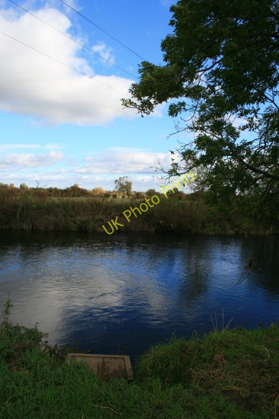 Photo 6"x4" A Fishing Peg on the River Ambaston c2008