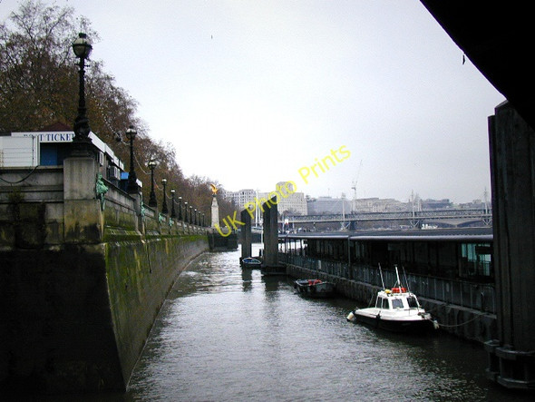 Photo 6"x4" Looking north along Victoria Embankment from Westminster Pier Westminster c2008