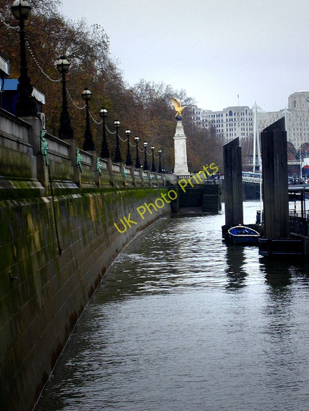 Photo 6"x4" Victoria Embankment and RAF memorial Westminster c2008