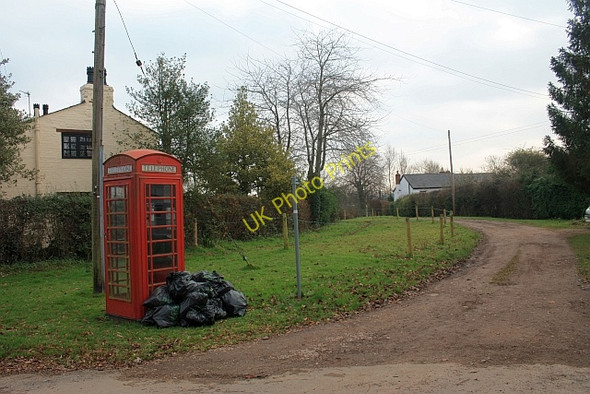 Photo 6"x4" Telephone Kiosk in Hallwood Green Hallwood Green c2008