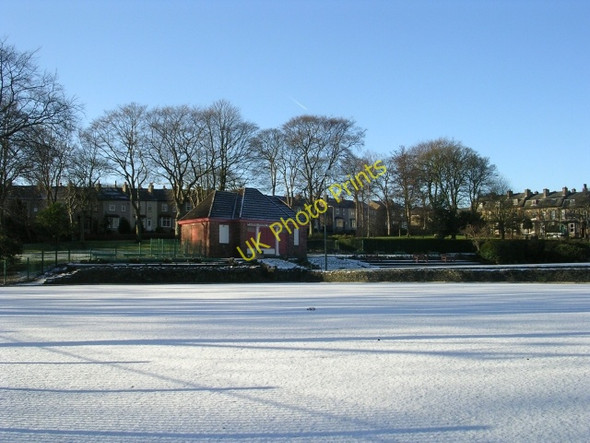 Photo 6"x4" Lund Park Bowling Green - a wintery scene! Keighley c2009