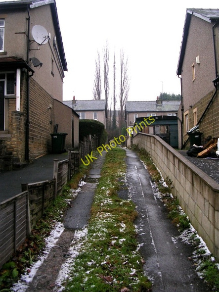 Photo 6"x4" Flasby Avenue  - Bradford Road Keighley c2009