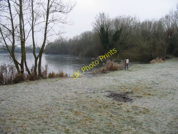 Photo 6"x4" Lake in Neigh Bridge Country Park Somerford Keynes c2009