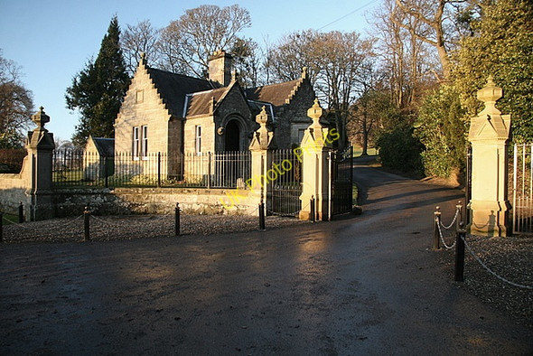 Photo 6"x4" Entrance gate, Kinnettles House Kirkton\/NO4246 c2009