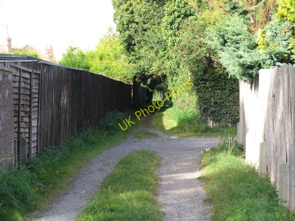 Photo 6"x4" Old Bath Road to Mead Road footpath Cheltenham c2007