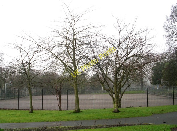 Photo 6"x4" Meanwood Park Basket Ball Courts - Green Road Meanwood c2009