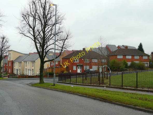 Photo 6"x4" Variety of housing, Staple Lodge Road Turves Green c2009
