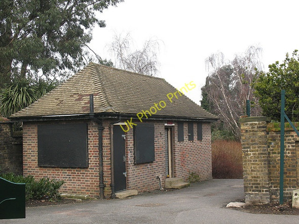 Photo 6"x4" East Greenwich Pleasaunce: closed toilets Greenwich\/TQ3977 c2009