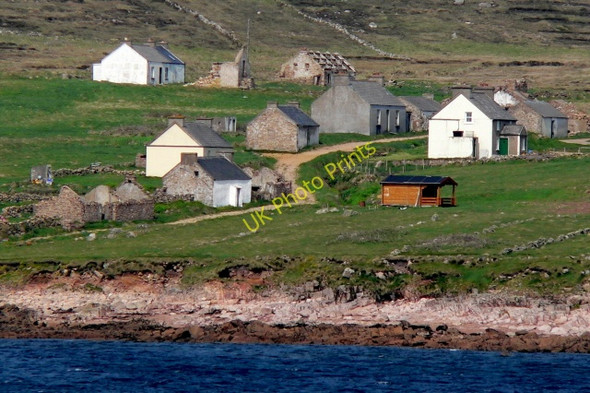 Photo 6"x4" Owey Island - Abandoned and summer homes Kincaslough c2008 P1