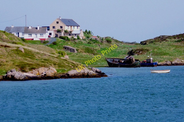 Photo 6"x4" Cruit Island - Homes & fishing boats at south end Kincaslough c2008
