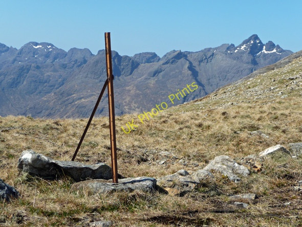 Photo 6"x4" Bealach between Druim Eadar D\u00c3\u00a0 Choire and Garbh-bheinn Druim Eadar D\u00e0 Choire c2009