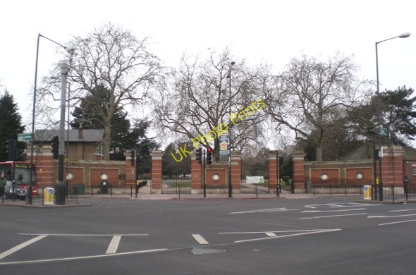 Photo 6"x4" Entrance to Finsbury Park, Seven Sisters Road N4 Stoke Newington c2009