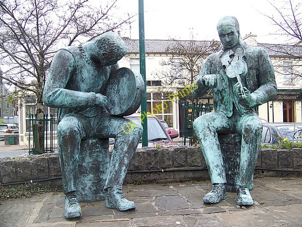 Photo 6"x4" Statues, Lisdoonvarna\/Lios Duin Bhearna Lisdoonvarna c2009