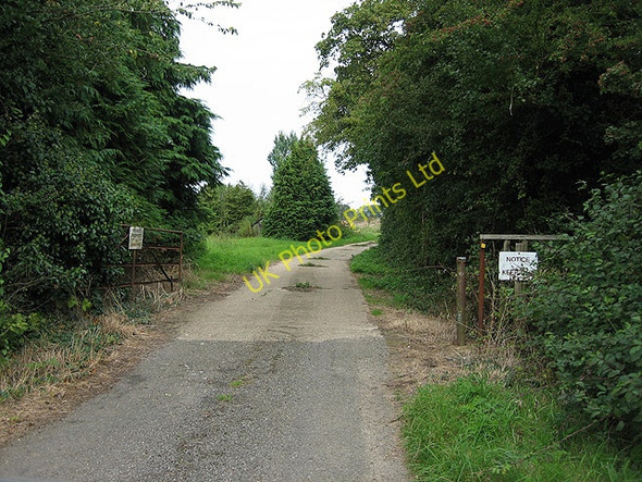 Photo 6"x4" No great welcome at Maggotts Farm Denham\/TM1974 c2007