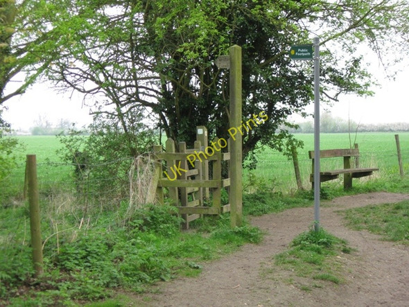 Photo 6"x4" Wendover Arm:  A Seat on the Towpath and a Footpath Junction Wendover c2009