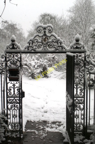 Photo 6"x4" Gate and snow, The Orangery, Hampstead Heath NW6 Hampstead\/TQ2685 c2008