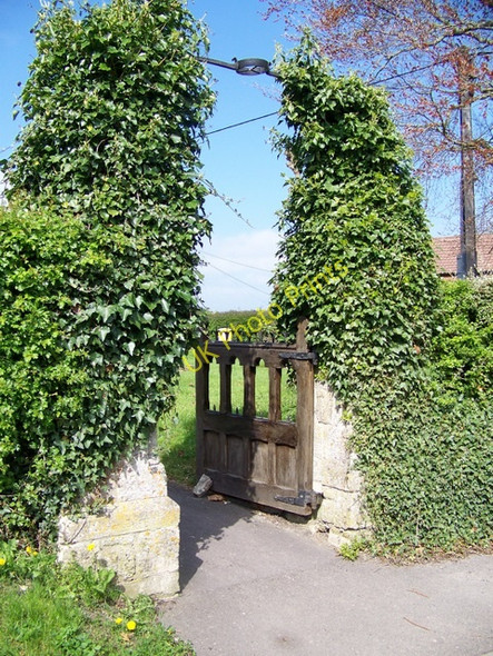 Photo 6"x4" Gate, Holy Trinity Church, Dilton Marsh Westbury\/ST8650 c2009