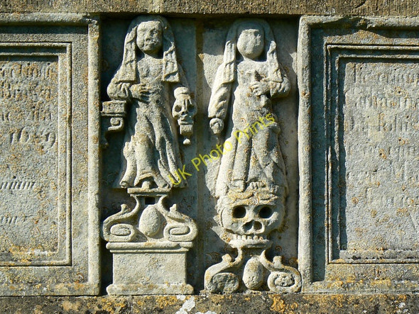 Photo 6"x4" Stone figures, St Bartholomew's church, Churchdown Churchdown c2009