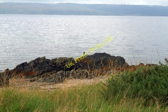 Photo 6"x4" Heron on Rocks at Pirnmill. Pirnmill c2007
