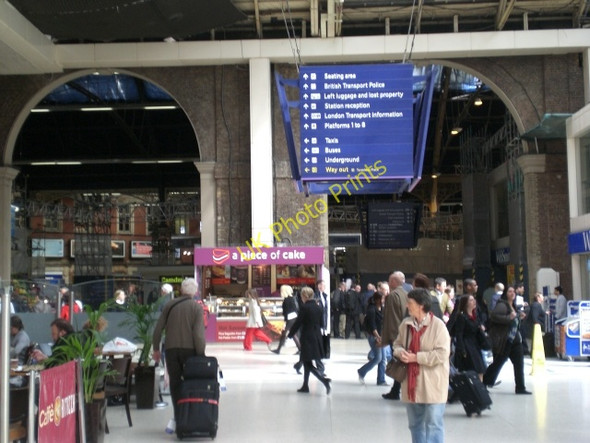 Photo 6"x4" Inside Victoria Railway Station SW1 Westminster c2009