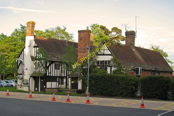 Photo 6"x4" Wing House Horley\/TQ2843 c2009