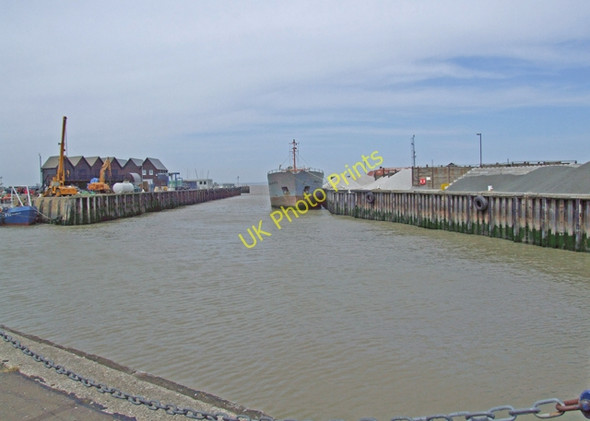 Photo 6"x4" Whitstable Harbour Whitstable c2009