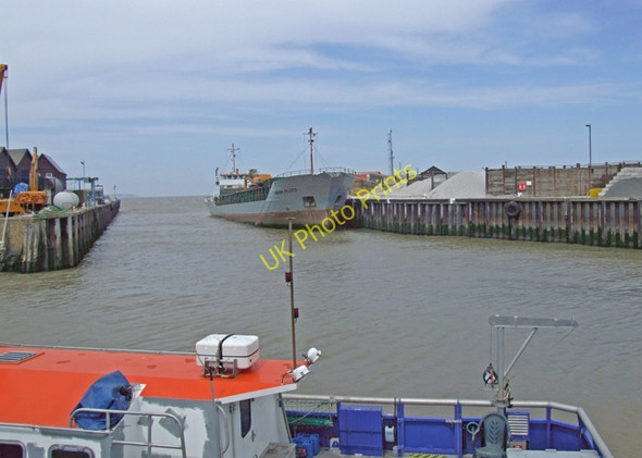 Photo 6"x4" Whitstable Harbour Whitstable c2009 P1