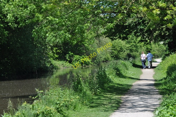 Photo 6"x4" Couple walking along the canal Alvecote c2009
