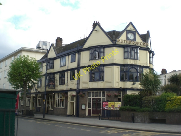 Photo 6"x4" Tally Ho, High Road N12 Friern Barnet c2009