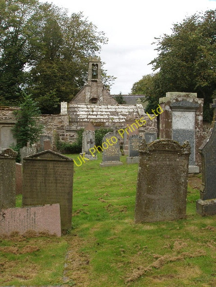 Photo 6"x4" Old parish kirk of King Edward, and kirkyard King Edward c2007