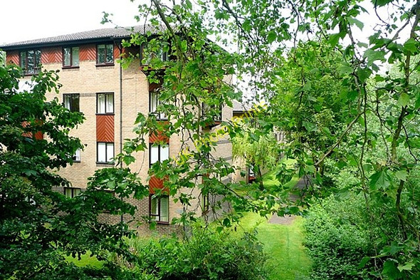 Photo 6"x4" St. Paul's Court Reading c2009