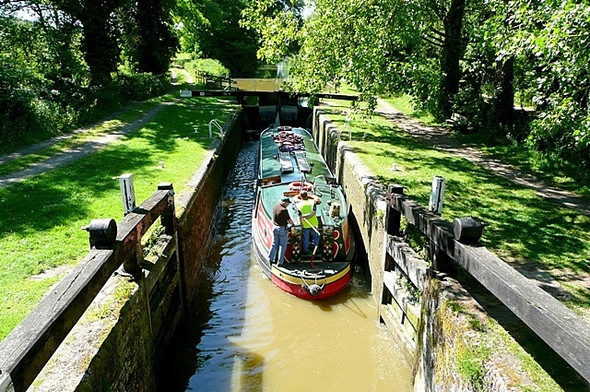 Photo 6"x4" Wire lock Avington\/SU3768 c2009