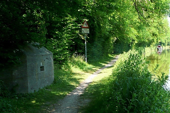 Photo 6"x4" Pillbox alongside the canal Halfway\/SU4068 c2009