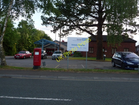 Photo 6"x4" Wimborne Minster: postbox № BH21 151, Victoria Road Wimborne Minster c2009