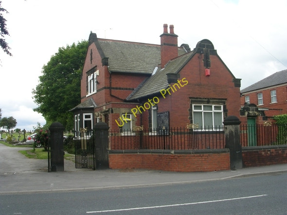 Photo 6"x4" Moorthorpe Cemetery Lodge - Barnsley Road Moorthorpe c2009