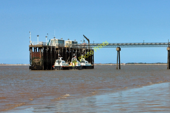 Photo 6"x4" Spurn Pilot and Lifeboat Jetty Humber Pilot Station c2009