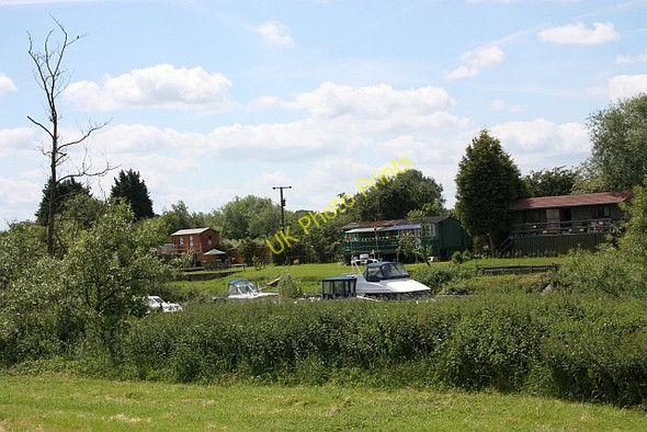 Photo 6"x4" Riverside holiday chalets Church End\/SO8341 c2009