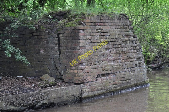 Photo 6"x4" Wall alongside the canal Alvecote c2009